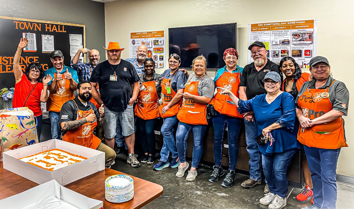 Congratulations Derrell on the 25th anniversary with HD!!!🥳 
🔥🟧🔥

#TheHomeDepot #Store6579