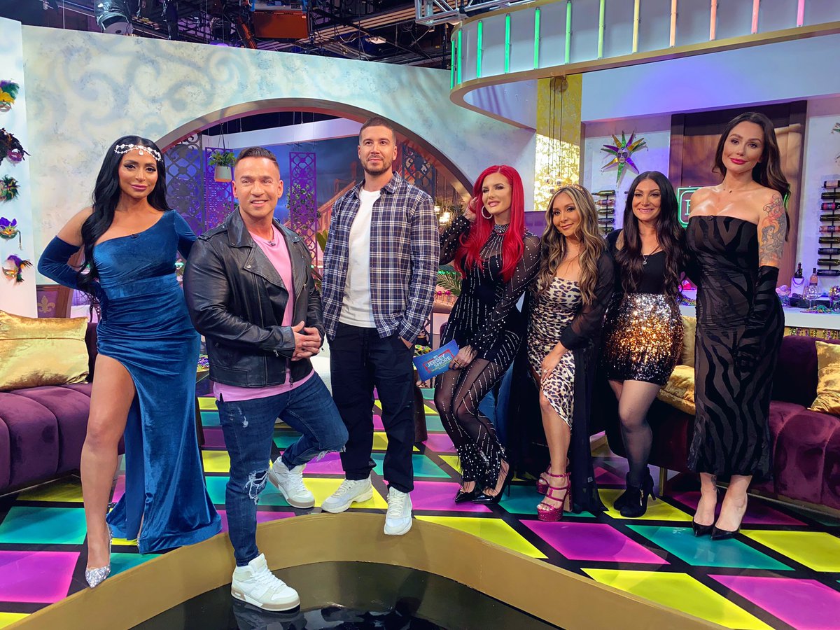 JustinaMusic's tweet photo. Who’s tuned in⁉️ #JSFamilyVacation REUNION on NOW on @MTV 🌊🎉 @JerseyShore https://t.co/ts2wWzvor3
