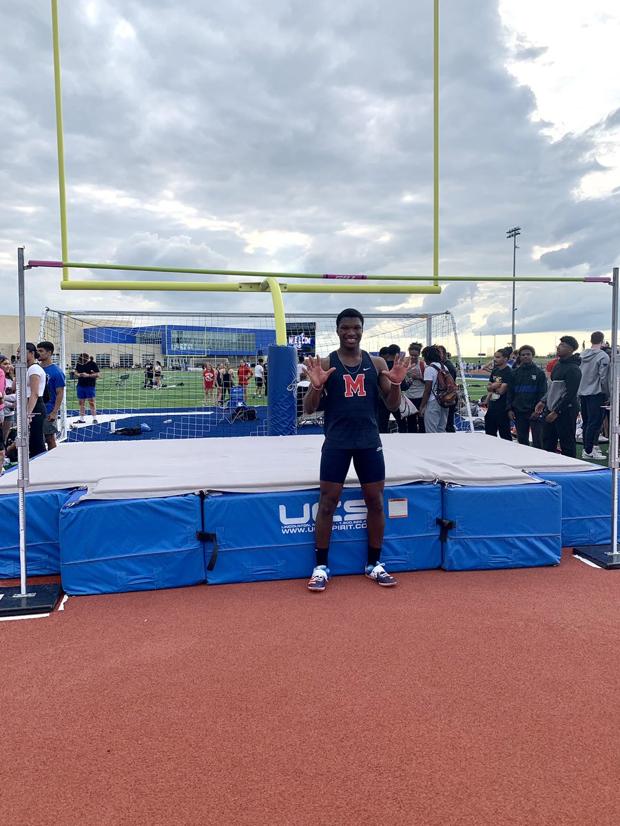 🚨🚨New School Record 🚨🚨
Vincent Malone set a new school record in the High Jump today with a height of 6’9.25” at the League Track Meet! #mhstf23