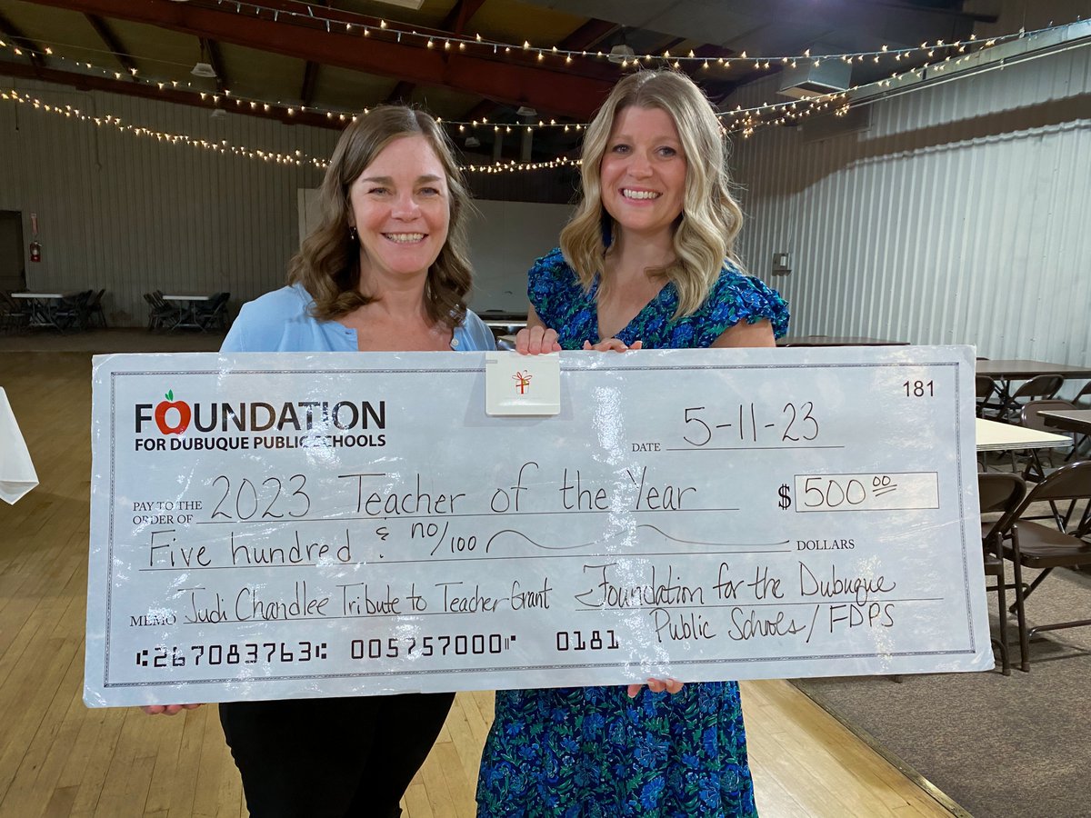 dbqschools's tweet photo. Congratulations to @SeniorRamFam ELL teacher 𝐂𝐀𝐒𝐒𝐈𝐄 𝐌𝐂𝐃𝐎𝐍𝐀𝐋𝐃 who was named the Dubuque Community School District #TeacherOfTheYear at this year’s Educators’ Recognition Reception, hosted by the Dubuque Education Association. #TeamDCSD #DbqSchoolsProud 👏🎉 https://t.co/bigHrO9f0L
