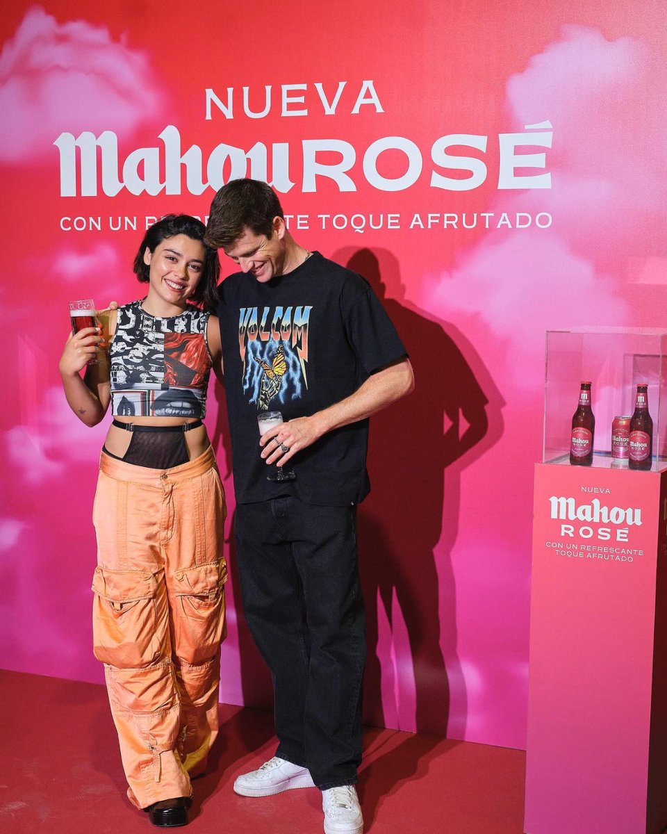 abrosim0v_'s tweet photo. eita como fã de elite só vence essa semana! dois lindos reencontros de pessoas que moram no nosso coração❤️ https://t.co/EUwePcMwCL