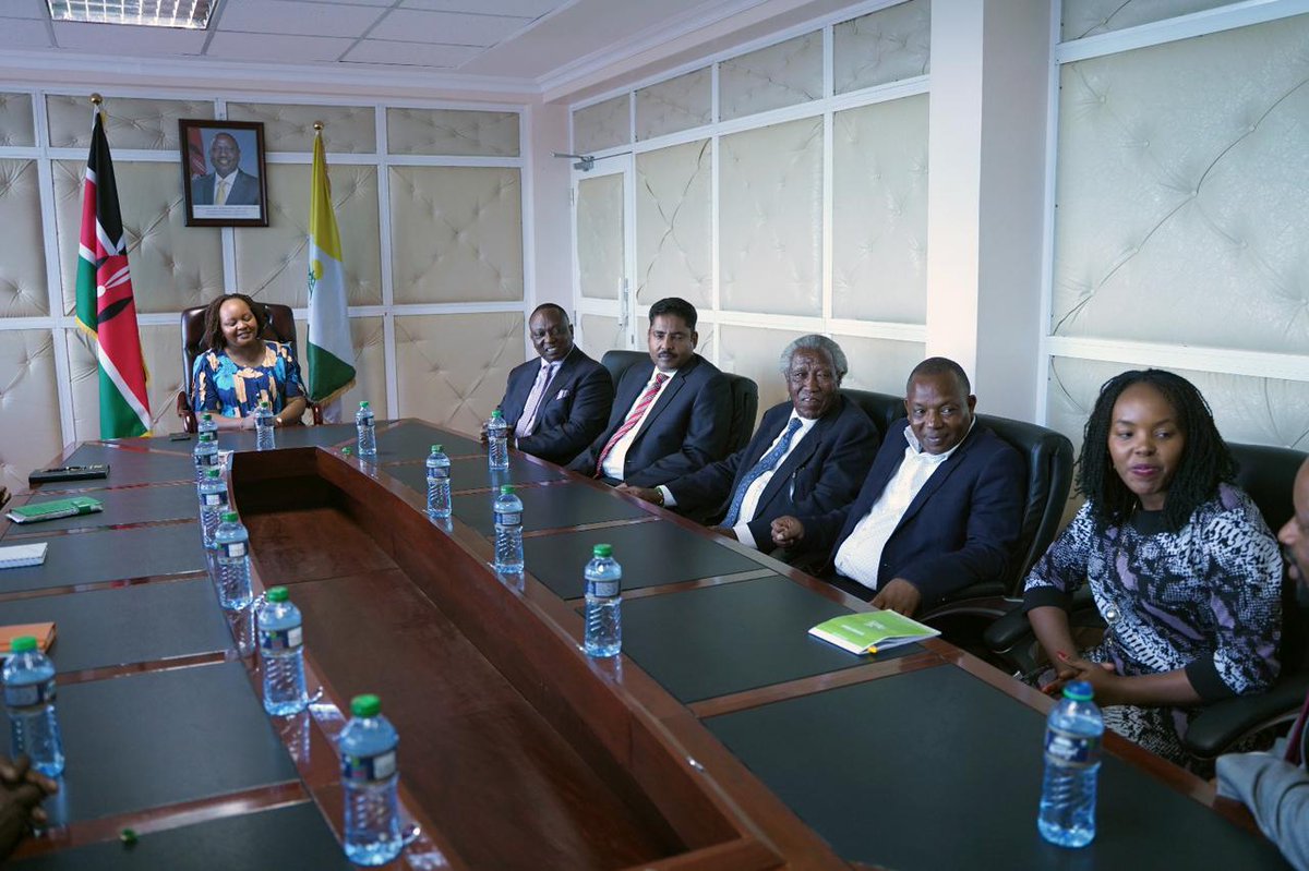 TeamNguvu's tweet photo. Governor @AnneWaiguru , her deputy governor &amp; Trade department officers played host to the @kenya_chamber delegation led by Chamber President @Ngatia_Richard incoming CVP A. Shariff, 5 Chairpersons from Central Region among others when they paid her a courtesy call on the https://t.co/RVqda12LA8