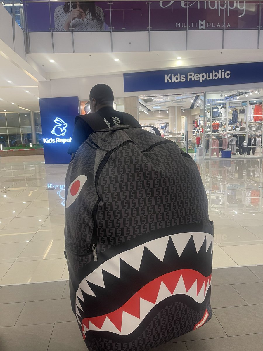 STUNNAPARRIS's tweet photo. @AmericanAir my new carry on hope this size is ok lol https://t.co/wAkb6vkb4p