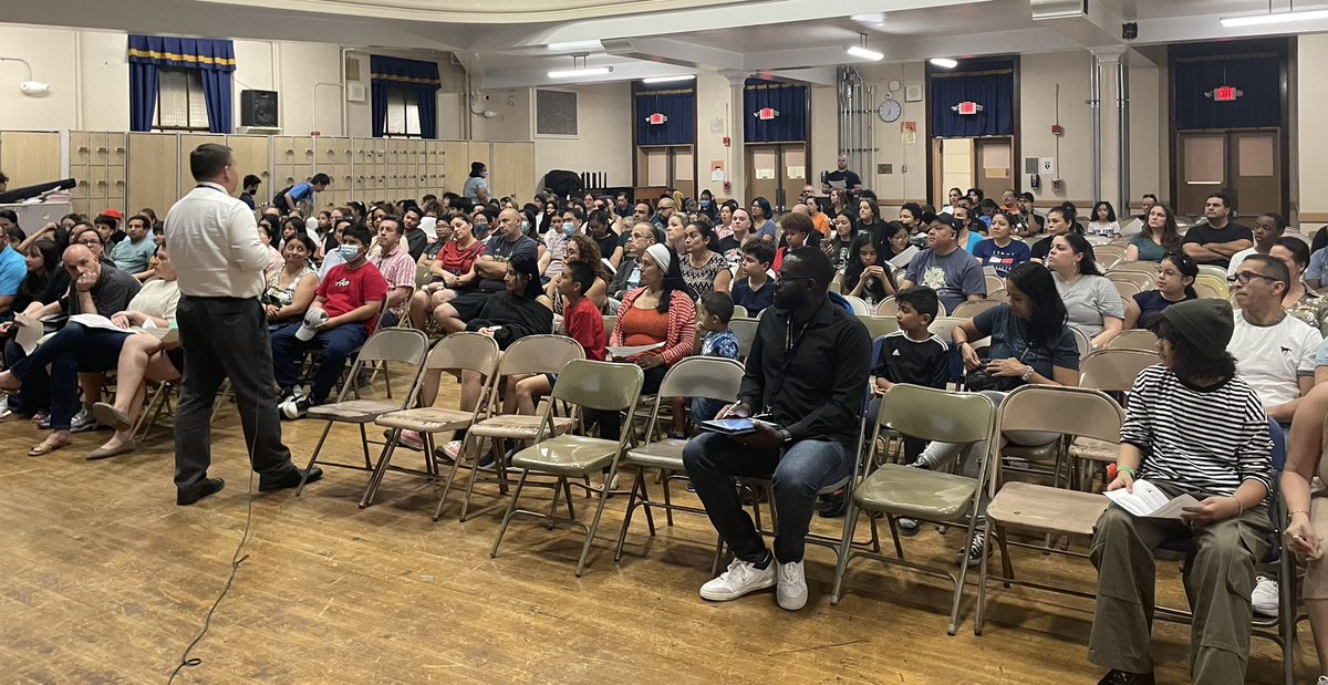 Very successful Program of Studies evening at Belleville Middle School with rising 7th and 8th graders and their parents. <a href="/RomainRoyal1/">Belleville Elementary School 9</a> <a href="/belleville_ps/">BellevillePS</a> <a href="/BMSVP279/">Mr. Campione</a> <a href="/JoeLepo/">Joe.Lepo</a>