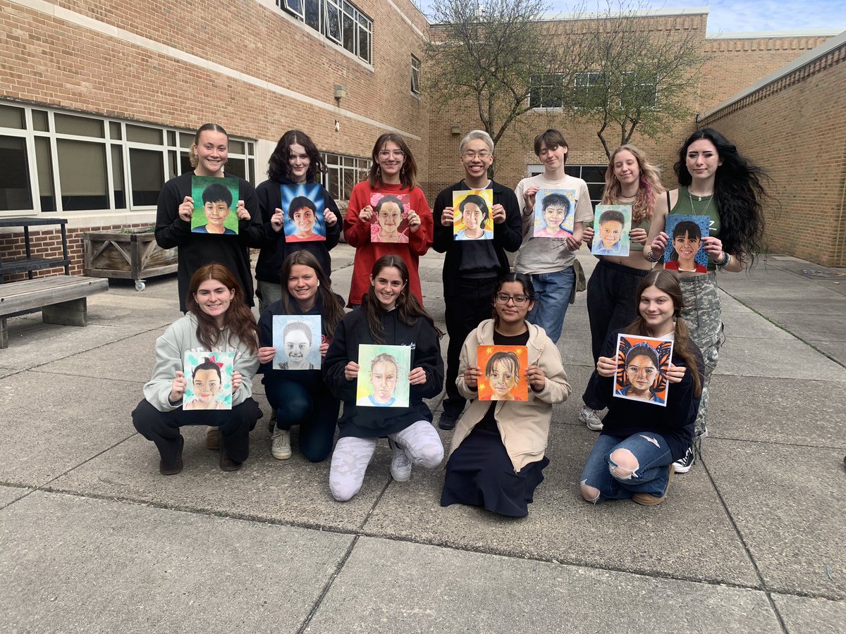 hmoriartyCBArt's tweet image. My absolute favorite community service project my National Art Honor Society students participate in! This year they received portraits of children living in a refugee camp on the border of Syria.💓#memoryproject @east_cb #nationalarthonorsociety