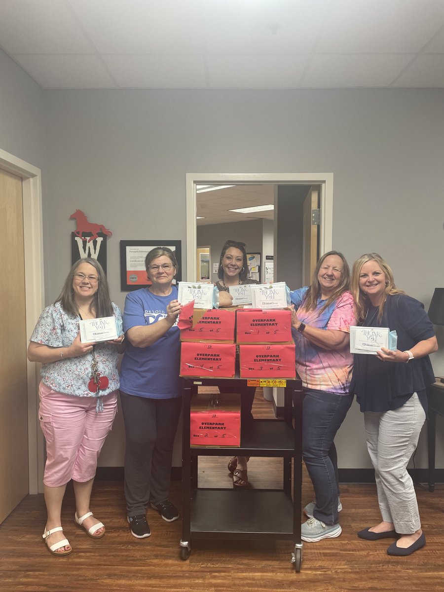DCS_Overpark's tweet photo. Our staff sure got spoiled today! Thank you to Mr. Corbin and the cafeteria staff for sausage biscuits, Sonic &amp; PTO for our drinks, Momma Zinn for our delicious hot lunch, and AT&amp;T for the sweets! Compel Church brought the whole staff generous gifts also! https://t.co/74Zb5uSgXM