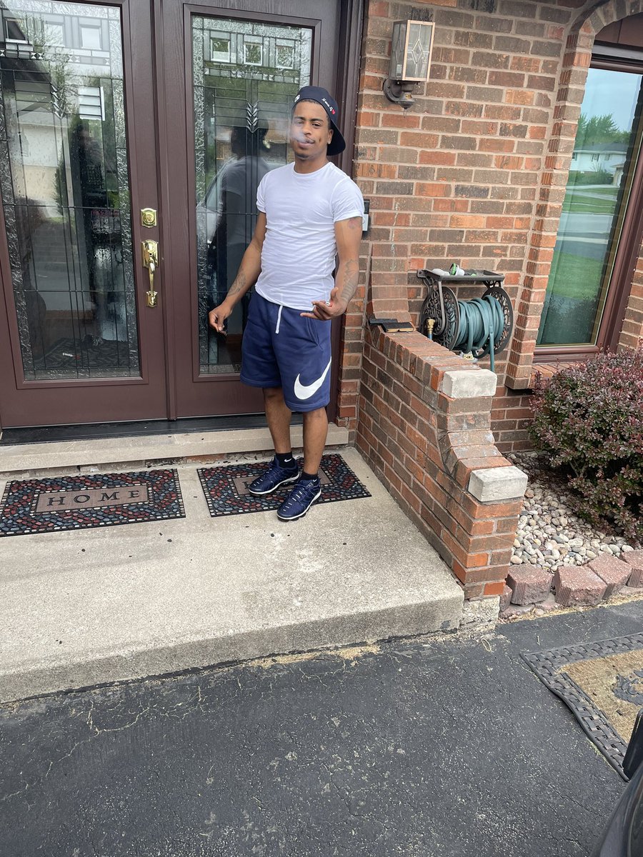 DMoneyKampaign's tweet photo. Fill Up A Clip Or Go Fill Up A Safe🗄️🔏 https://t.co/Ga2jk4jvUr