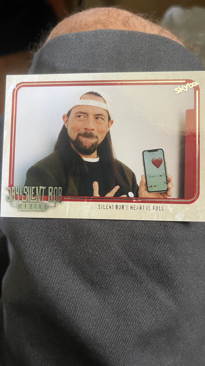 My favorite card out of the two boxes I’ve opened so far @ThatKevinSmith ❤️ @UpperDeckEnt #jayandsilentbobreboot #skybox