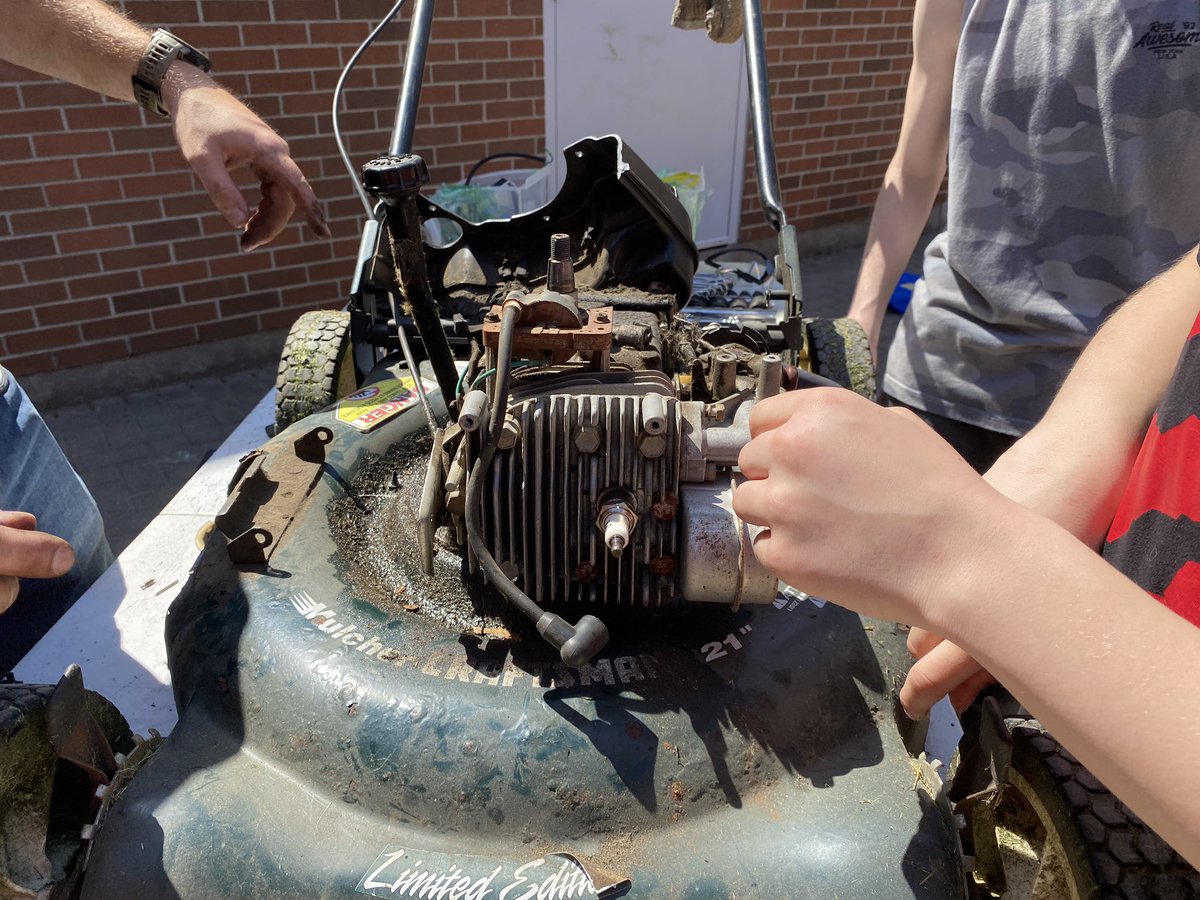 Michelle Turner (@mturneredu) on Twitter photo Hands-on learning <a href="/CundlesHeights/">Cundles Heights PS</a> today. Fully engaged with small engines and getting our hands dirty!!! Thank you Mr. Hall for your time and expertise.
These kids L❤️VED every minute. <a href="/SCDSB_Schools/">Simcoe County District School Board</a> #SkilledTrades Hands-on learning <a href="/CundlesHeights/">Cundles Heights PS</a> today. Fully engaged with small engines and getting our hands dirty!!! Thank you Mr. Hall for your time and expertise.
These kids L❤️VED every minute. <a href="/SCDSB_Schools/">Simcoe County District School Board</a> #SkilledTrades