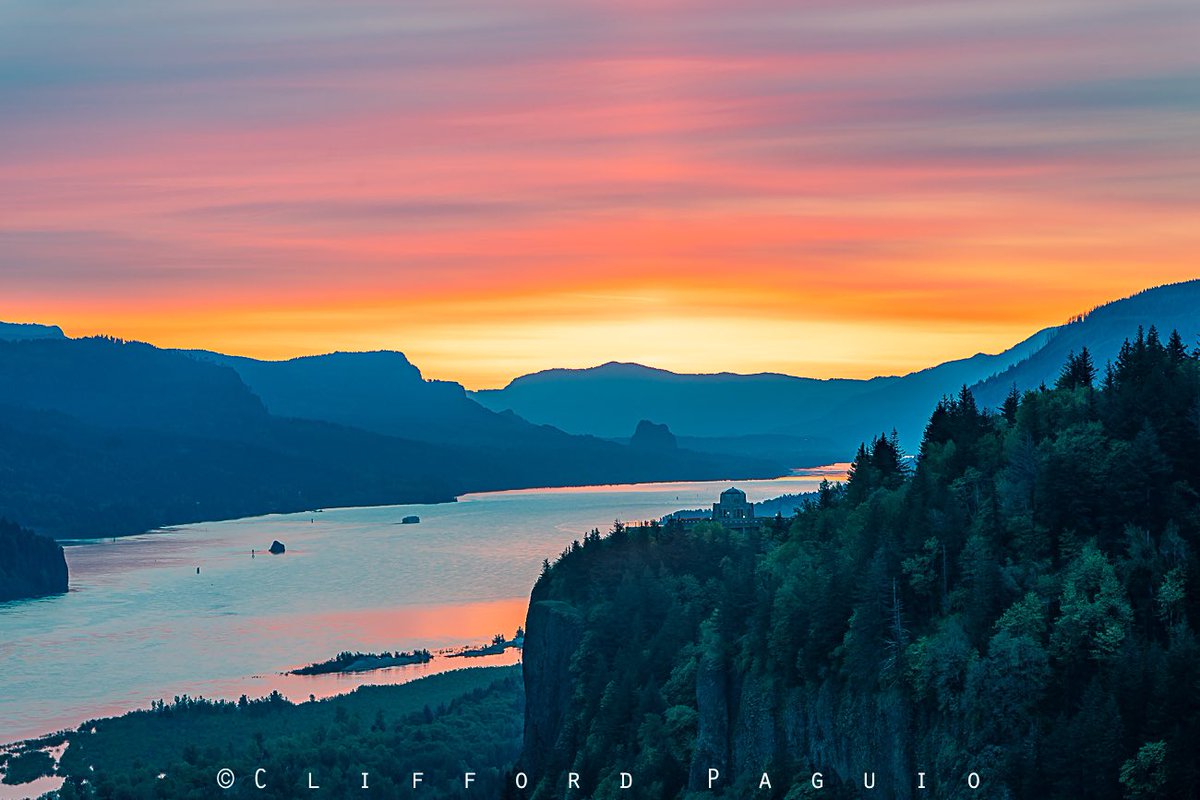 What Colorful Sunrise today in Columbian River Gorge
#sunrise #oregon #oregonian #photooftheday #portland
