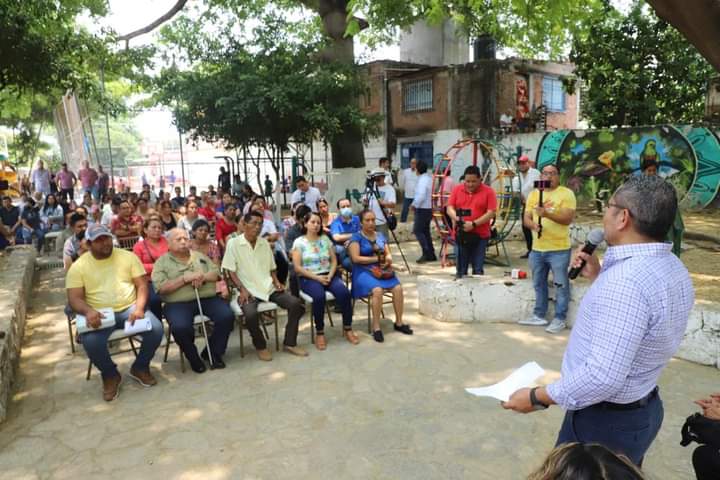 chiapas_info's tweet photo. #ICTI #CHIAPAS
El Barrio San Francisco de Tuxtla Gutiérrez ya cuenta con “Internet para todos”: Helmer Ferras
@icti_chiapas @helmerferras 👉👉👉 https://t.co/ApJgSxEwdy https://t.co/A9vwrKLlCi