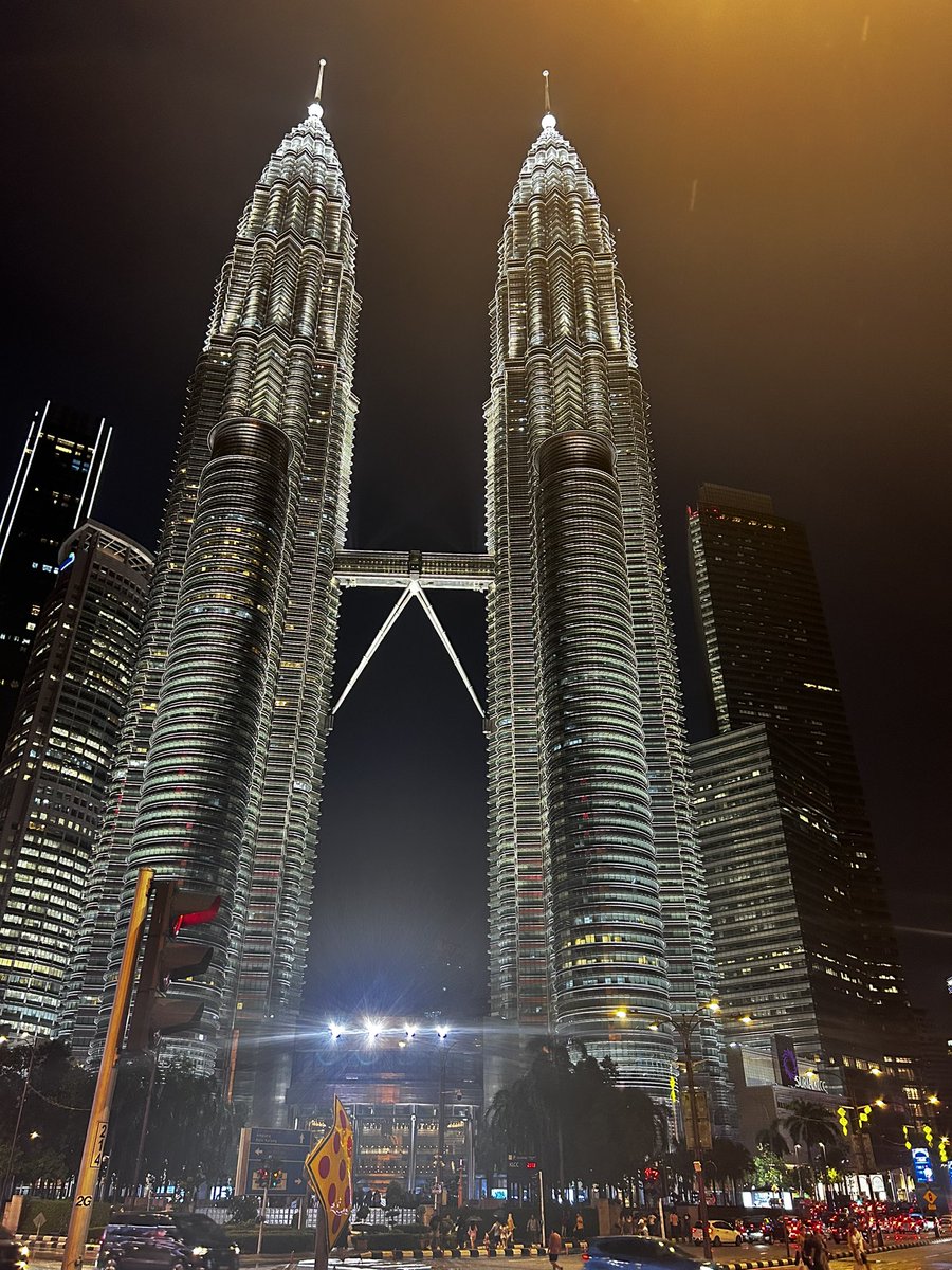 andrewwillnomad's tweet photo. Made it back to #kualalumpur after 4 years. Great standard of living at the first glance.
Working on the #nocodeacademy and exploring the city. So far I really enjoyed China Town. perks of being a #digitalnomad π
Let me know if you are around, letβs connect! βοΈ https://t.co/8RheSPYt62