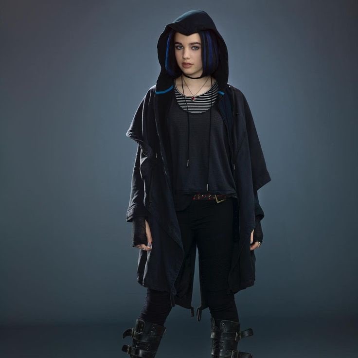 JonnyLeTran5's tweet photo. Teagan Croft as Rachel Roth / Raven in DC’s Titans (TV series 2018-2023) 😍 #HBOMax #dcuniverse #TeaganCroft #RachelRoth #Raven #DCsTitans #Titans #beautiful https://t.co/wmFa2whkjG