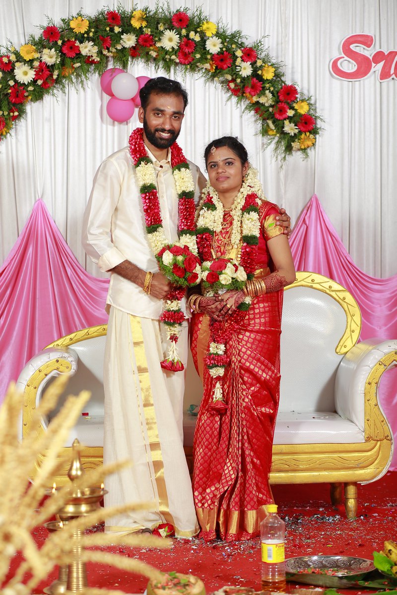 sreeju_'s tweet photo. ✋#WeddingAnniversary @Reshma_sreejith 

https://t.co/zmN1WEWXnL https://t.co/w9v7mufDyh