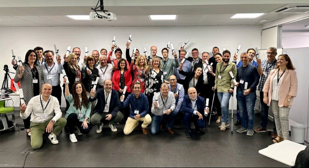 FebrerSeguros's tweet photo. 1° promoción del curso GERENCIA DE RIESGOS: Especialización en Riesgos Empresariales.
Gracias a @e2kglobal y @AGERS_ por el contenido del curso que nos aporta tanto para ser más profesionales y poder ofrecer un mejor asesoramiento a las PYMEs. https://t.co/qRxhyVRobX