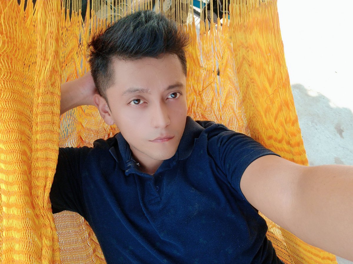 eriiiicck1's tweet photo. 🎶 yo no sé ni que hacer, cuando estoy cerca de ti, tus ojos color café se apoderaron de mí, muero por un beso de esos que no son de amigos, me di cuenta que por esa sonrisa yo vivo 🎶
#RawAlejandro #Badbunny #Drake #LaNoche 💙 https://t.co/Q9HXsAkBp8