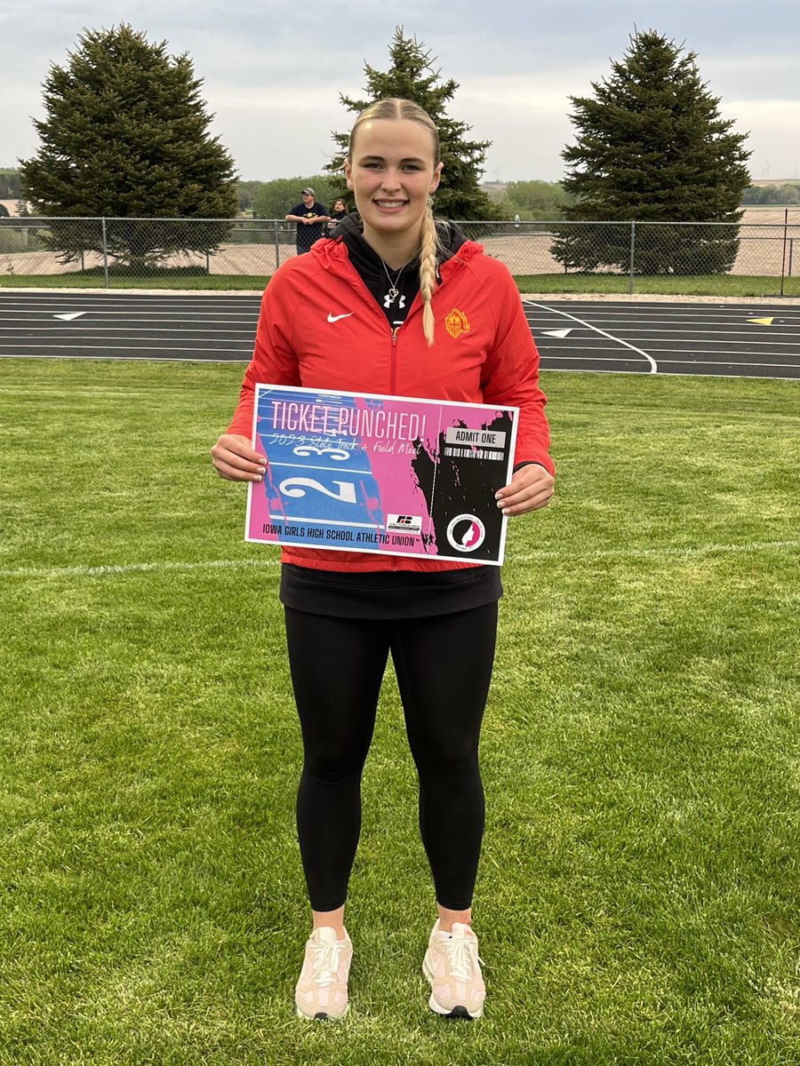 Our own Ellie Sibbel placed 2nd at districts tonight! She’s on to state!! @KuemperCharger <a href="/KuemperAD/">KuemperAD</a>