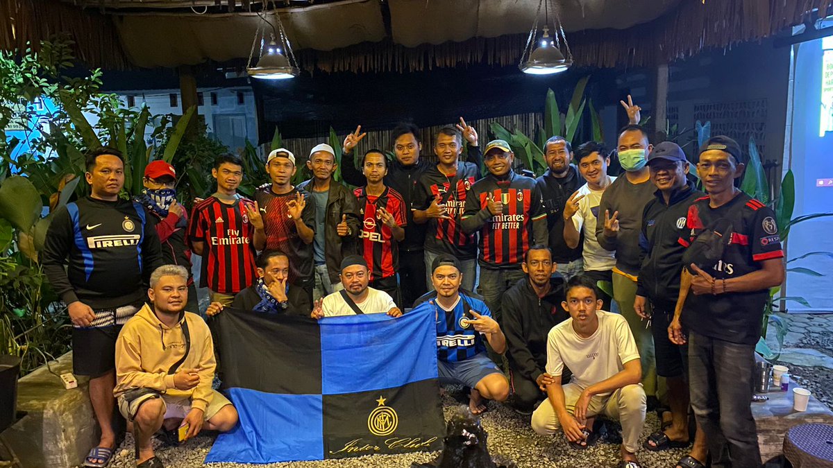 Nobar Milanisti Banjarbaru X ICI Banjarbaru

#milanistiIndonesia #milanistibanjarbaru #acmilan #banjarbaru #RugiKadaUmpat #12AKATSALAWASAN