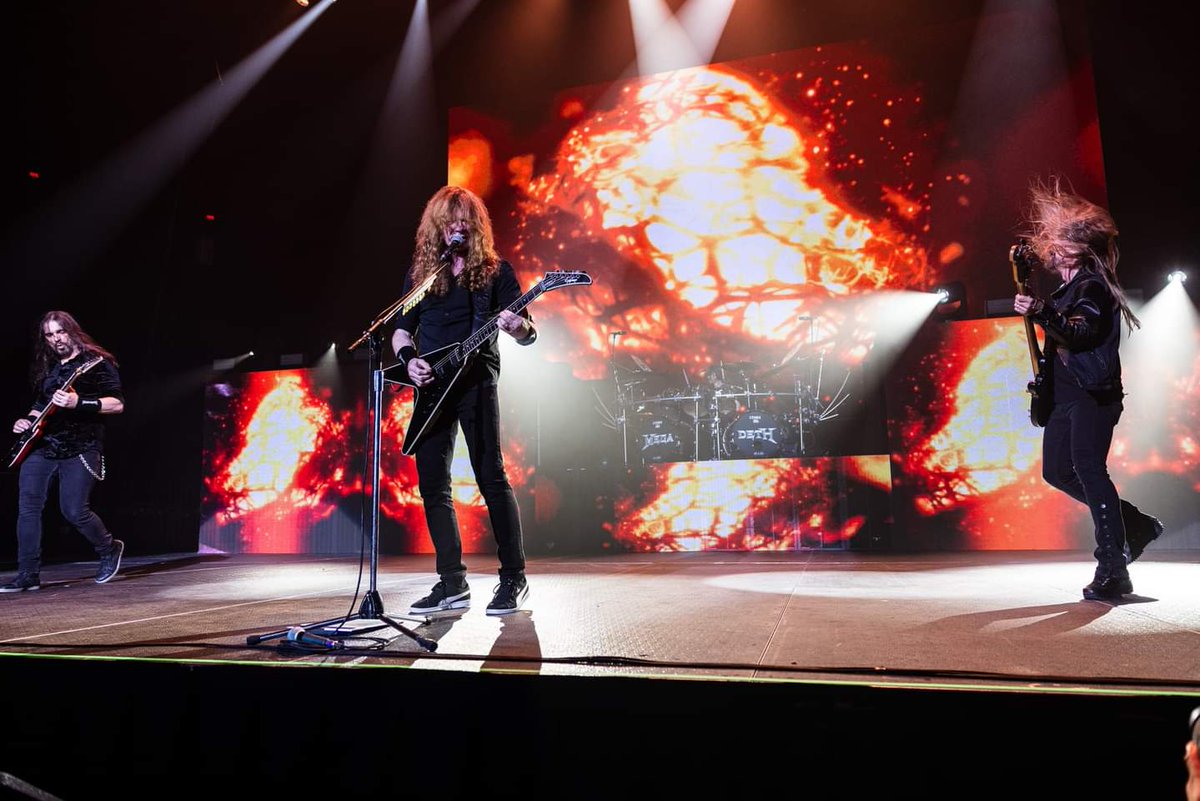 À tout le monde,
À tout mes amis...
Vous étiez en feu ce soir!
Merci beaucoup Laval!

📷 <a href="/PierreBPhoto/">Pierre B</a>