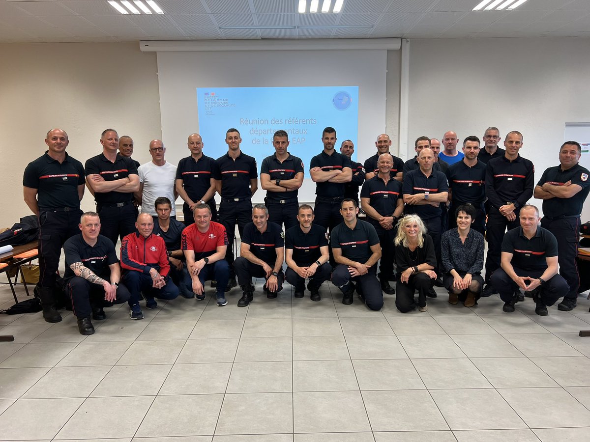 SDIS71's tweet photo. #RENCONTRE zonale des référents #EAP des 18 départements Grand-Est et @bfc_region sous l’égide du Ltn Frédéric Blaise, conseiller technique zonal @SDIS57.
➡ Échanges et partage d’information sur les sujets d’actualité en lien avec l’activité physique des sapeurs-#pompiers. https://t.co/5rH7VBTvVo