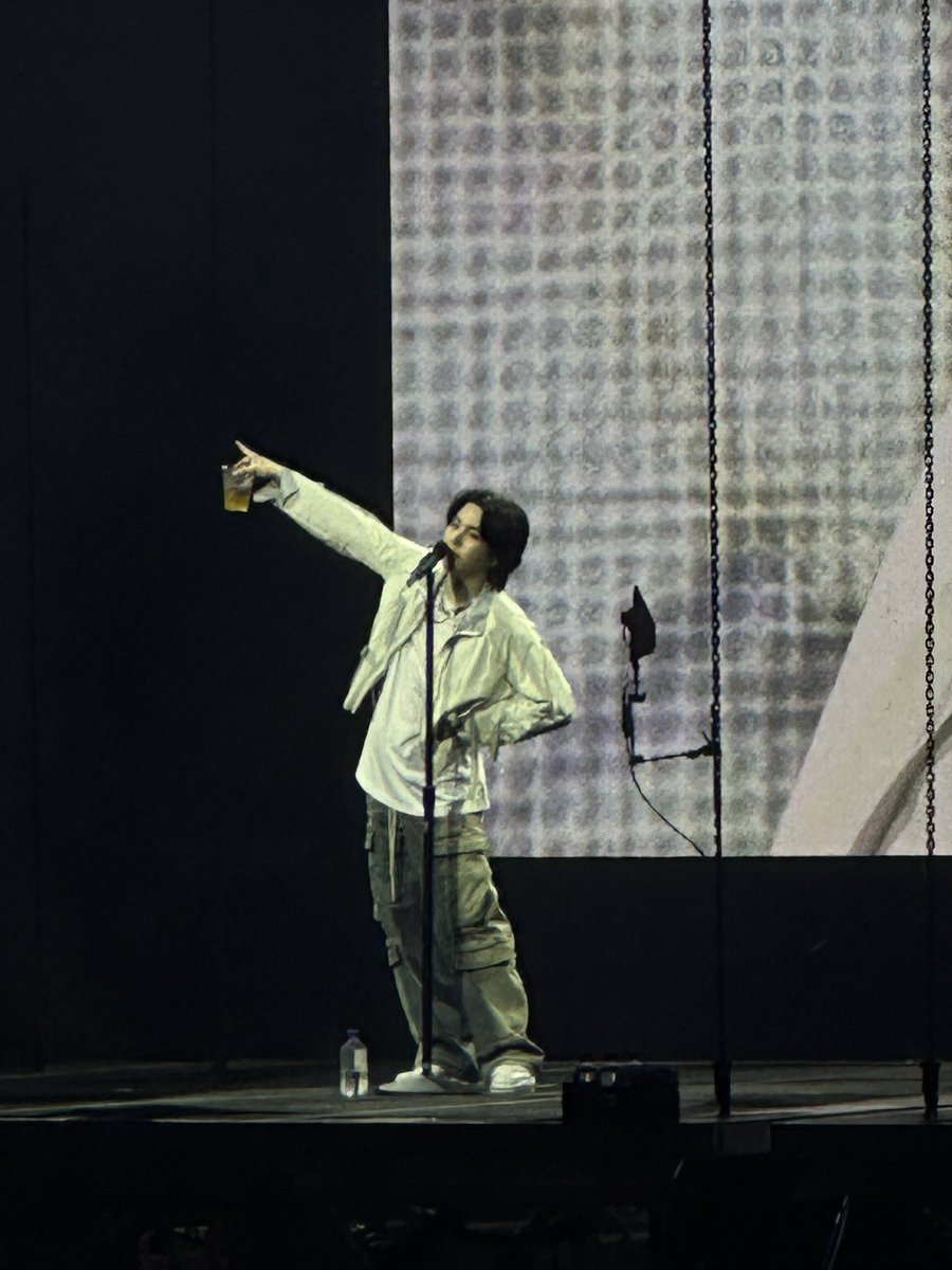 froggytae's tweet photo. cheers to the genius #DDAY_Tour #DDAY #AgustD https://t.co/D2PLPY8AWz