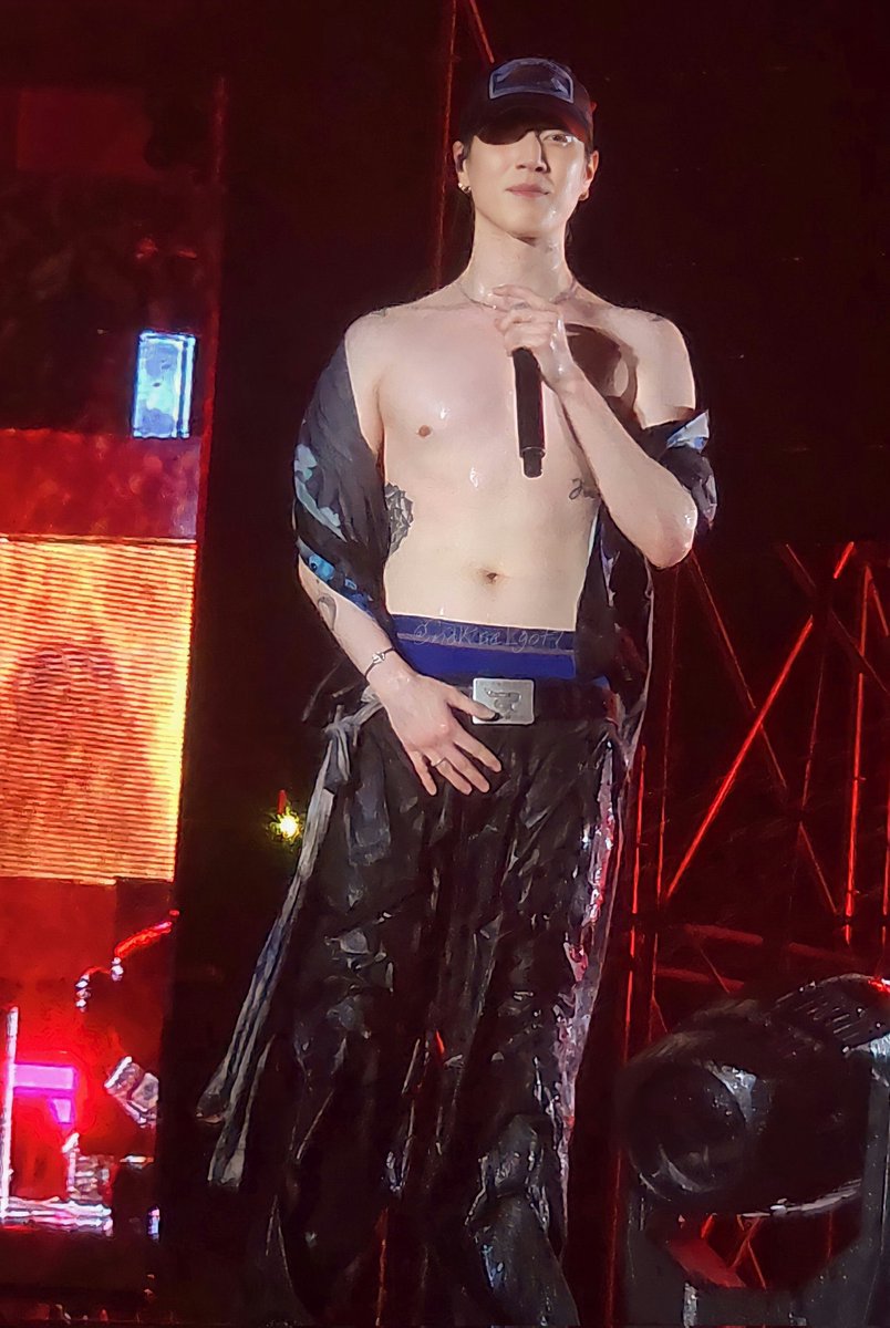 kim_kee97's tweet photo. ก็เมนผ้มเค้าฮอตมากอะคับ โชว์ความฮอตให้เต็มที่เลยคับแฟน😎🔥🔥 #WATERBOMB #WATERBOMB2023 #KHIP #AOMG #GOT7 #YUGYEOM https://t.co/rDHmE4nkXX