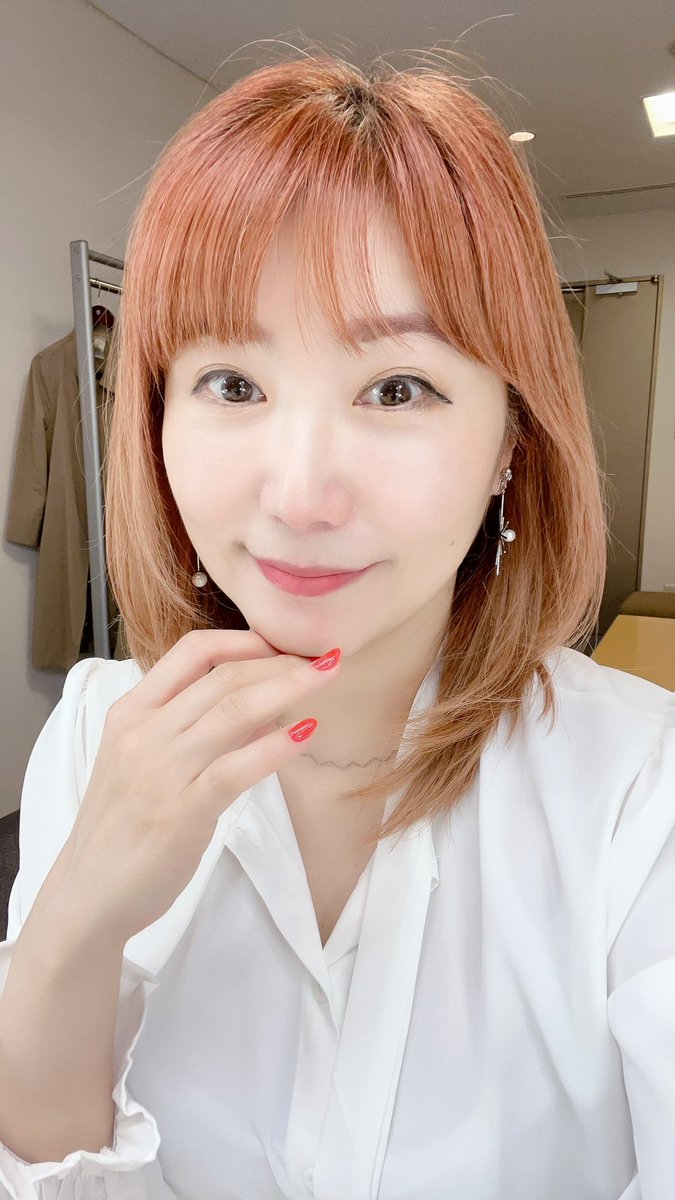 Yumi_nuna's tweet photo. テクリハ前に韓国演出チームと台本会議ってことで、早めに会場へ(まだ色々と薄い私😆)。本番前のこの静かなホールの楽屋が好き。
おのおのが静かに着々と準備を進めてる空気感。
今日来られる方々、みーんな幸せになーれー https://t.co/J2P9VoaIuM