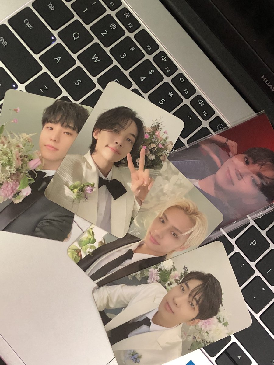sieseokyeom's tweet photo. NO DK PULLS BUT OMGGGGG I LOVE WHAT I GOT HUHUHU πππ. THANK U @gyuucart for a smooth transaction hihi https://t.co/2SJZDXRNBA