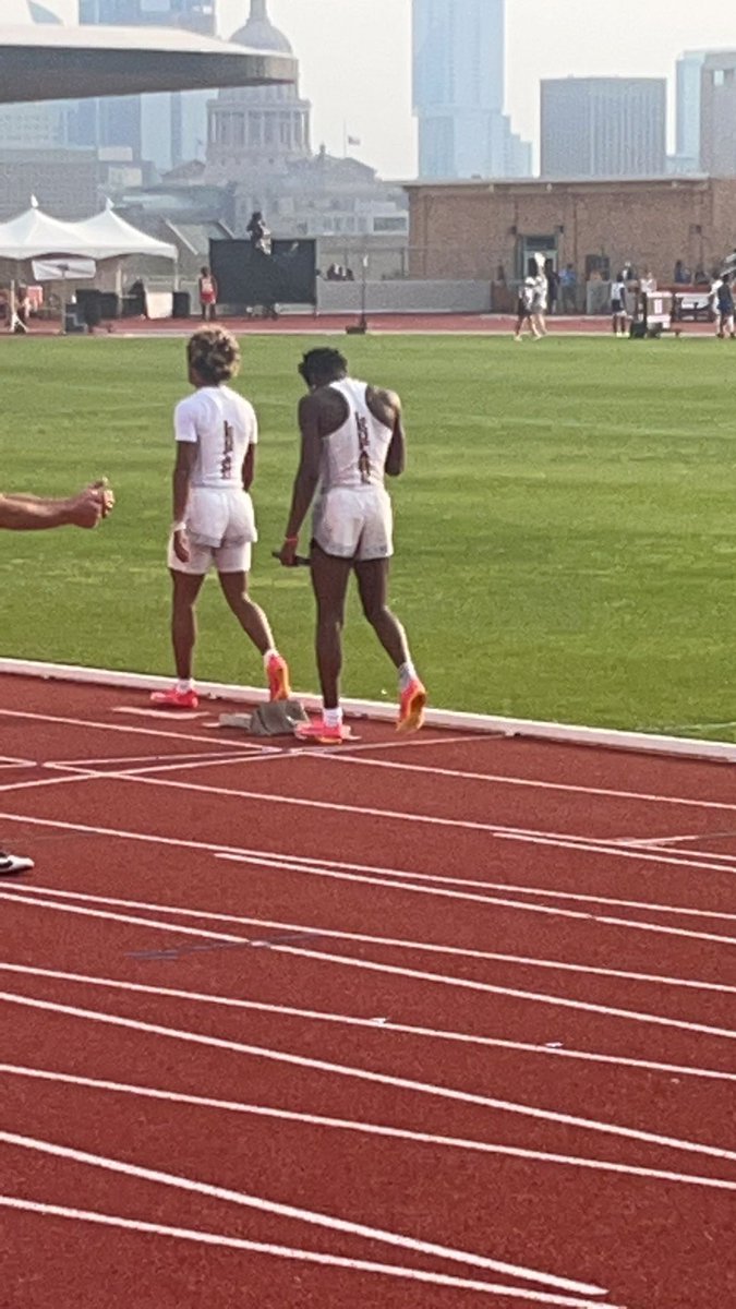 CjTheStar6's tweet photo. Hell of a year with @LGTrackField can always call this place home very emotional for me freshman year was out because of Covid sophomore year had hyperextended my knee jr had soccer and pull hamstring and now my last year I showed people what I am made of last ride #cjdavis out https://t.co/diqtWwmLmu