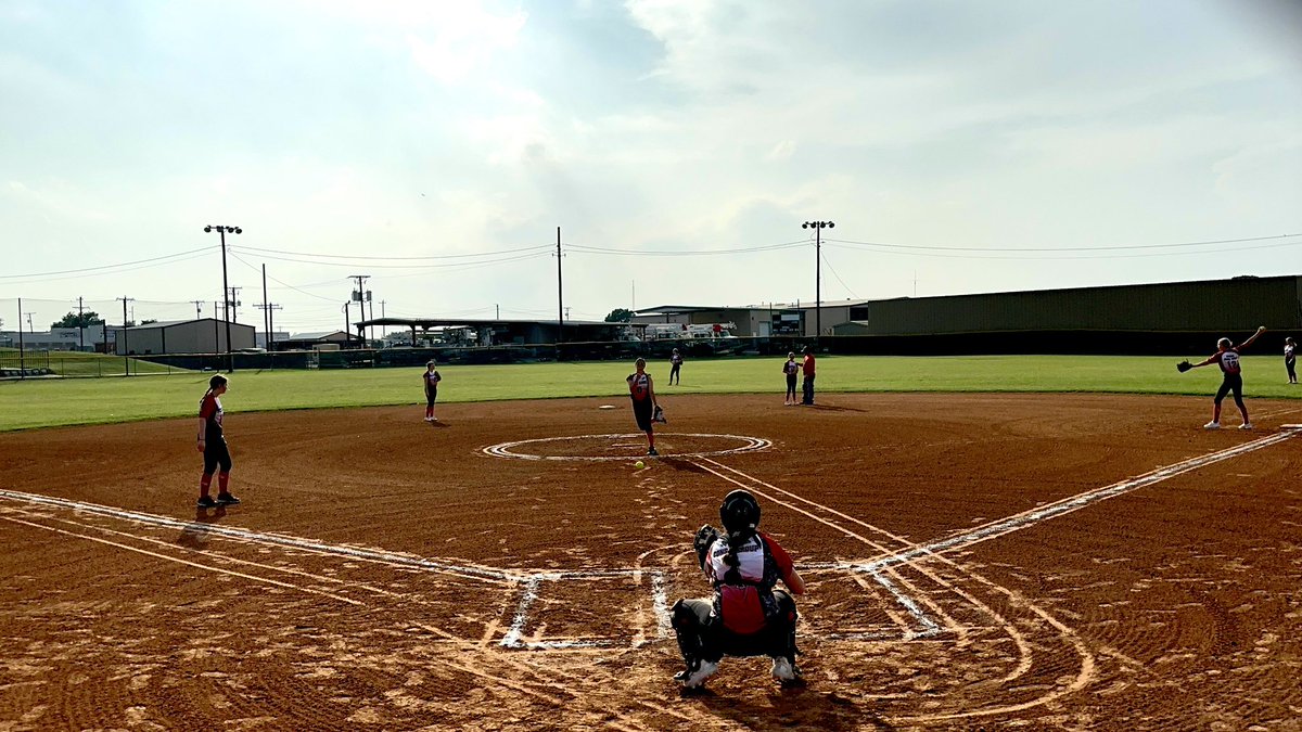 BrooklynneY24's tweet photo. Great win for the Lady Tigers tonight!#softball #catcher #hitter #RBITriple @SoftballDown @Softball_Home https://t.co/cdodjr9cxJ