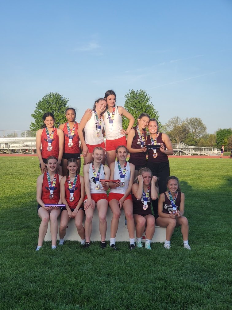 4x400m relay team of Littleton, Copley, Simmons, and Smith PR with a time of 4:15.05 and take gold.