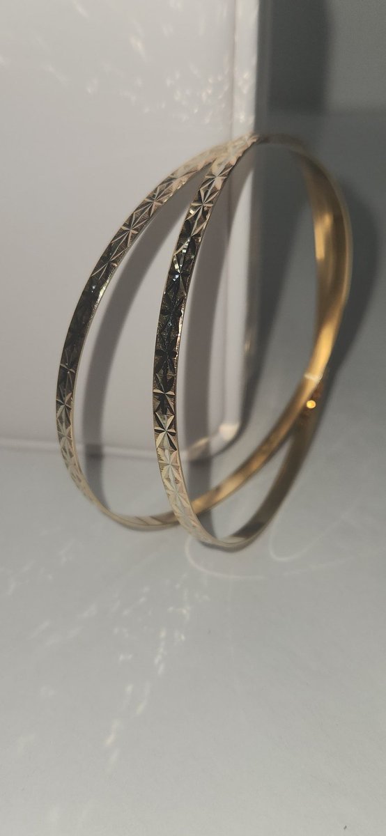 14 karat gold bangle bracelets.  Set of 2 pieces.

#14karatgold #14karatjewelry #14kilates #oro14k #bidrussianjewelery #jewelery #glendaleca #glendalecalifornia #jewelry #goldshop #goldstore #jewelrygram #jewelryaddiction #jewelerystore #jewellerystore #jewelrystore