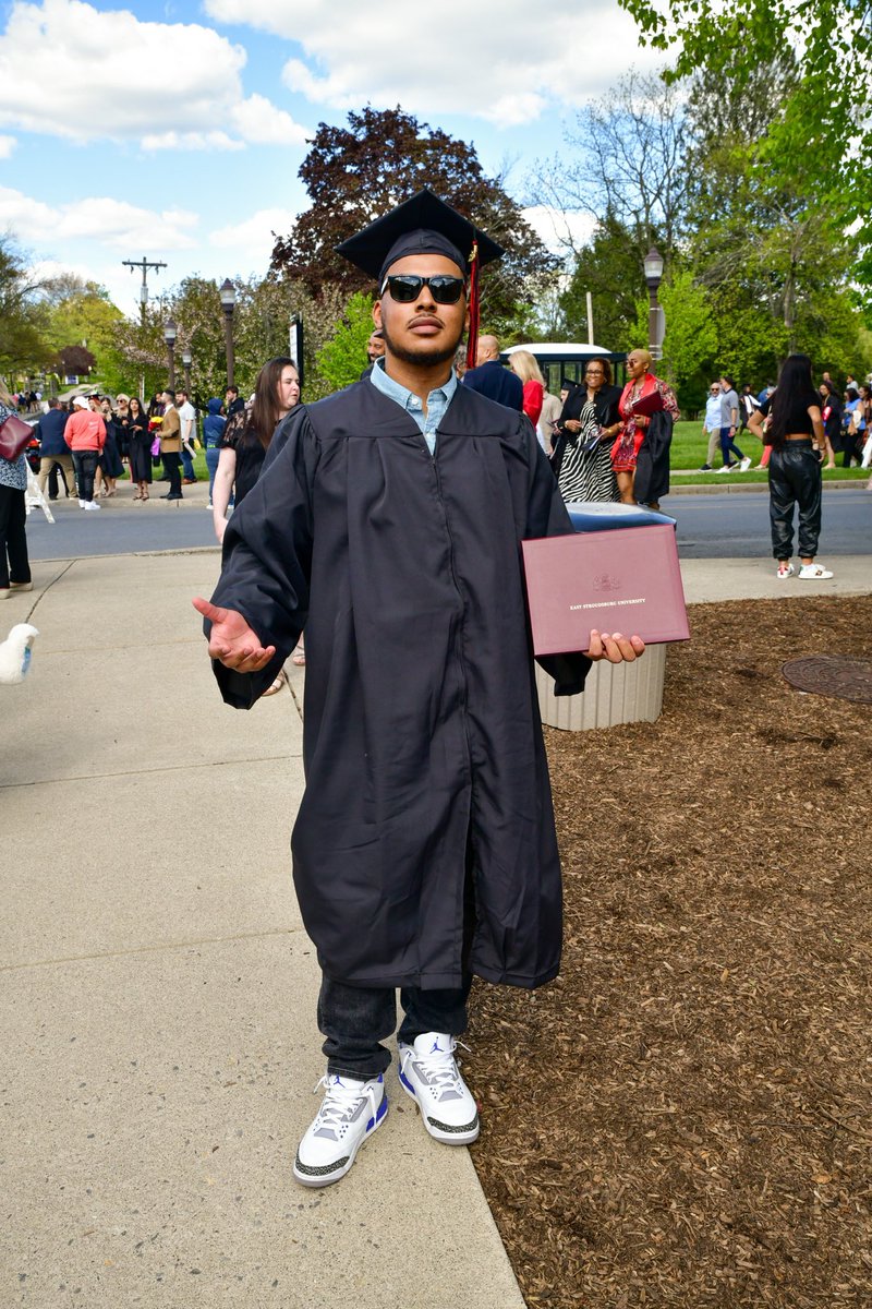 Slim Charles tweet media