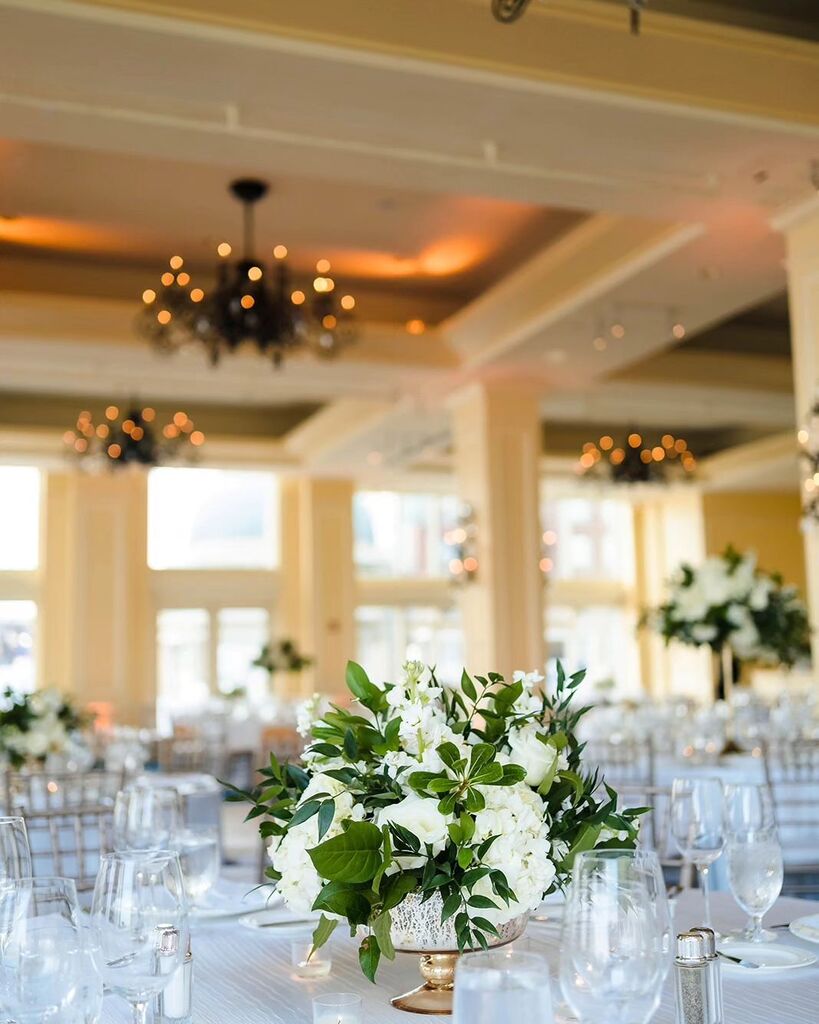 One last look at this elegant wedding reception hosted at the iconic Boston Harbor Hotel....Happy Anniversary month Y&amp;J! 💗⁠
#bostonwedding #bostonharborhotel #elegantwedding ⁠
⁠
📸 Photographer: @nicolechanphotography ⁠
💒 Venue: @bostonharbor_wedd… instagr.am/p/CsH9OY7sHP0/