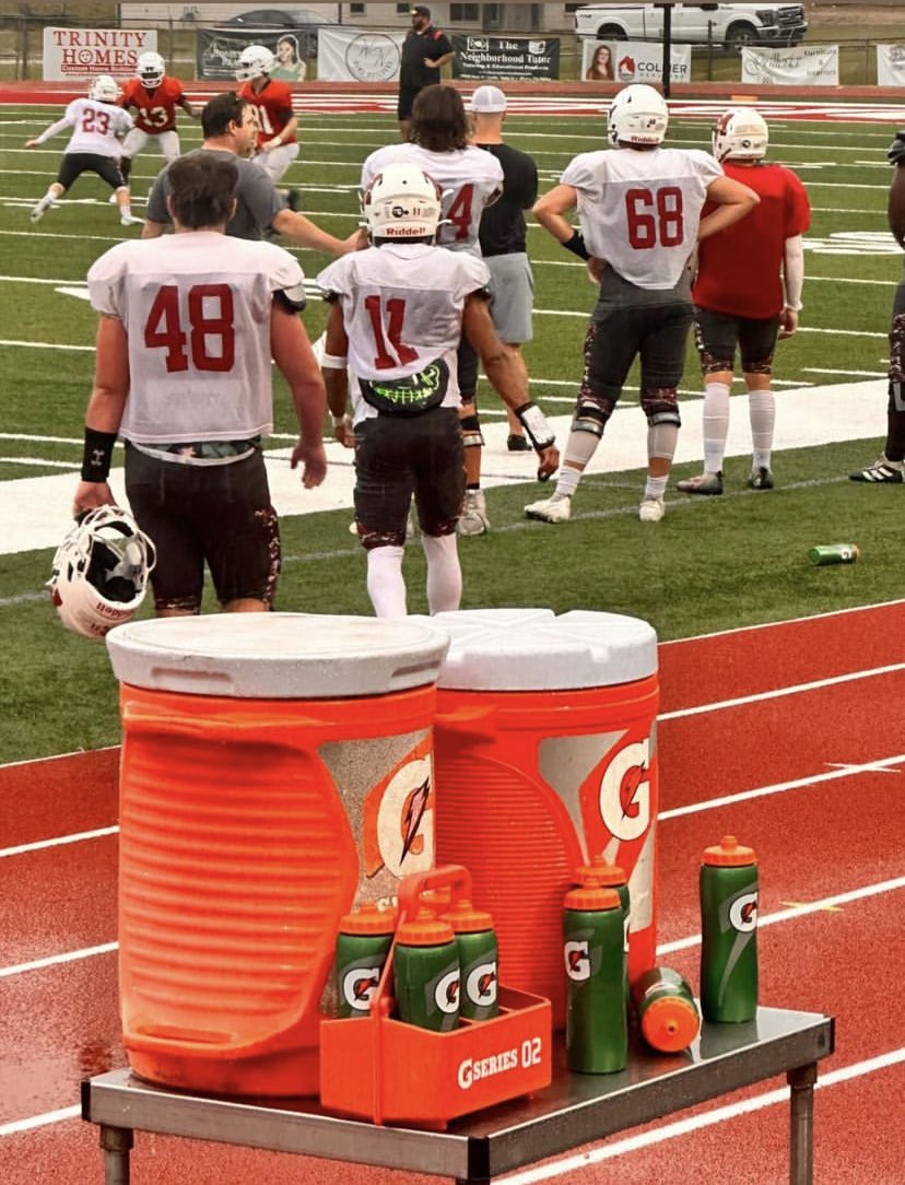 KevinCobbs's tweet photo. Easy 150 plus and 2 TDs in the rainy rain ๐ง๏ธ Light dayโฆ ๐คท๐พโโ๏ธ๐ซ๐ฅท @MunfordCougarFB @cobbs_isaiah #11Gang #ProductionOverPotential https://t.co/Pmn9RuBmvR