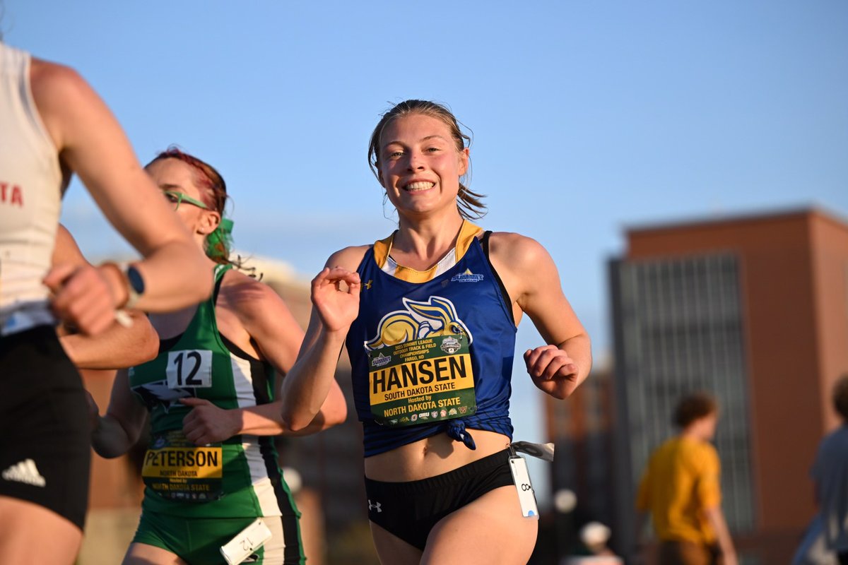 TheSummitLeague's tweet photo. Smile, @HannsenLeah 😁

You're the 10,000m champ!

#SummitOTF x @GoJacksTFXC https://t.co/CUKN0uBGUD