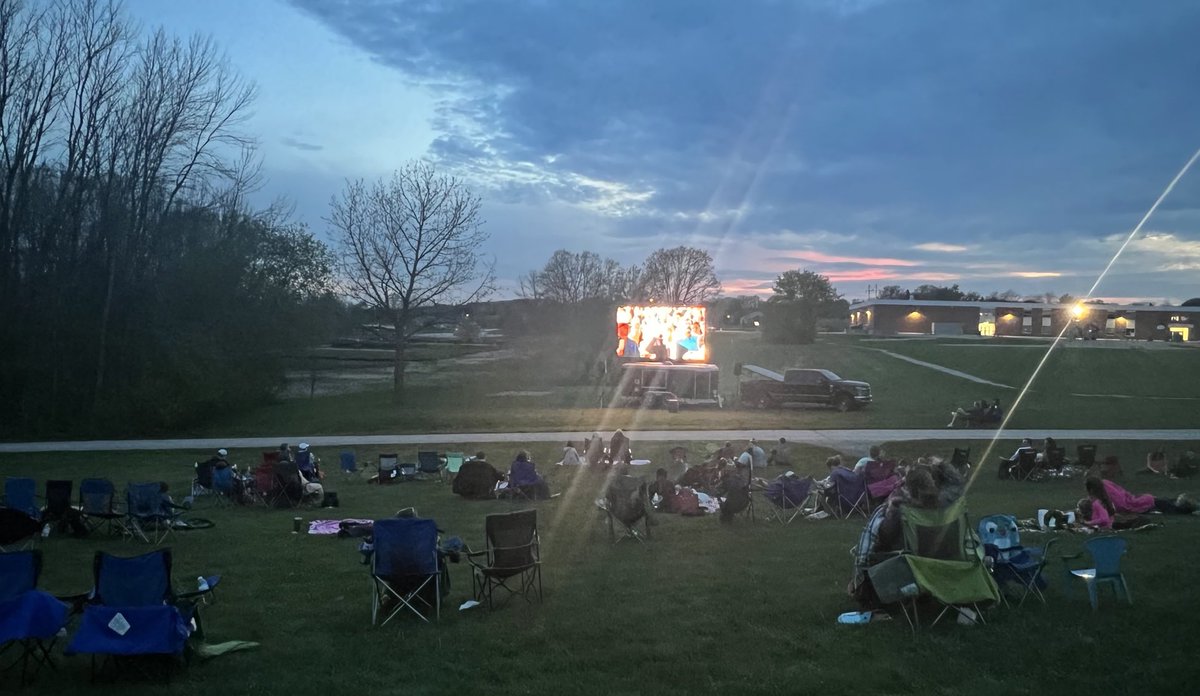 The Timbertail Family Book Club finale! What a beautiful night for the BookMobile, Thibby’s ice cream truck and an outdoor viewing of Charlotte’s Web. @hssd #familyofreaders