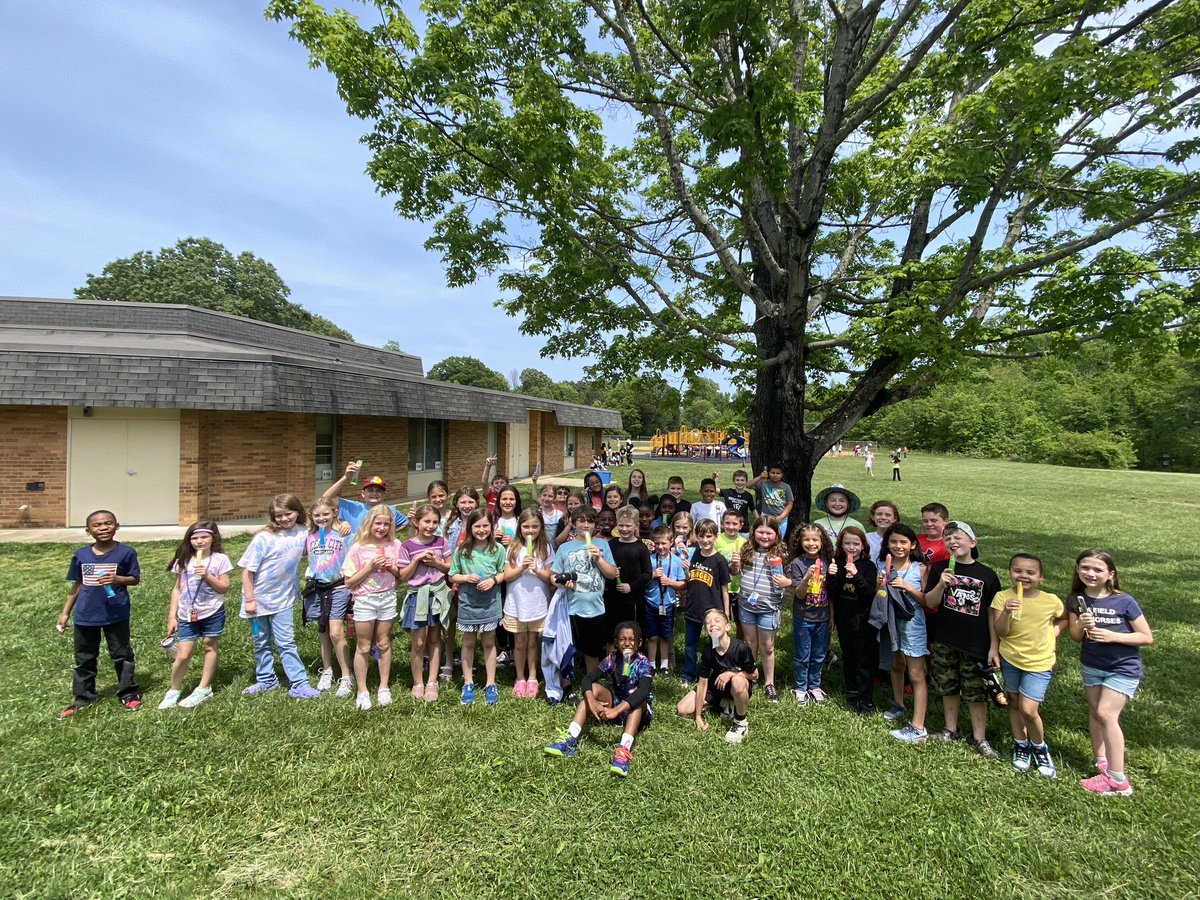 MsWathenWJM's tweet photo. These bulldogs have been working hard this testing season! 💻 Thank you Mrs. Chapman for surprising our class with popsicles 🧊 #TestingBuddies https://t.co/tniVoB5Vh1