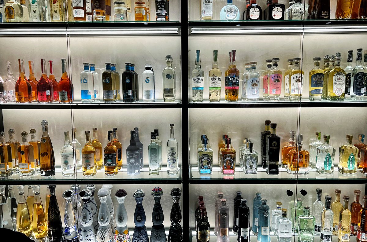 RonRuggless's tweet image. Check It Out 📚 The new @mexicansugardfw in Dallas’ Uptown offers an 8-seat Mezcal “library.” An FB Society concept.