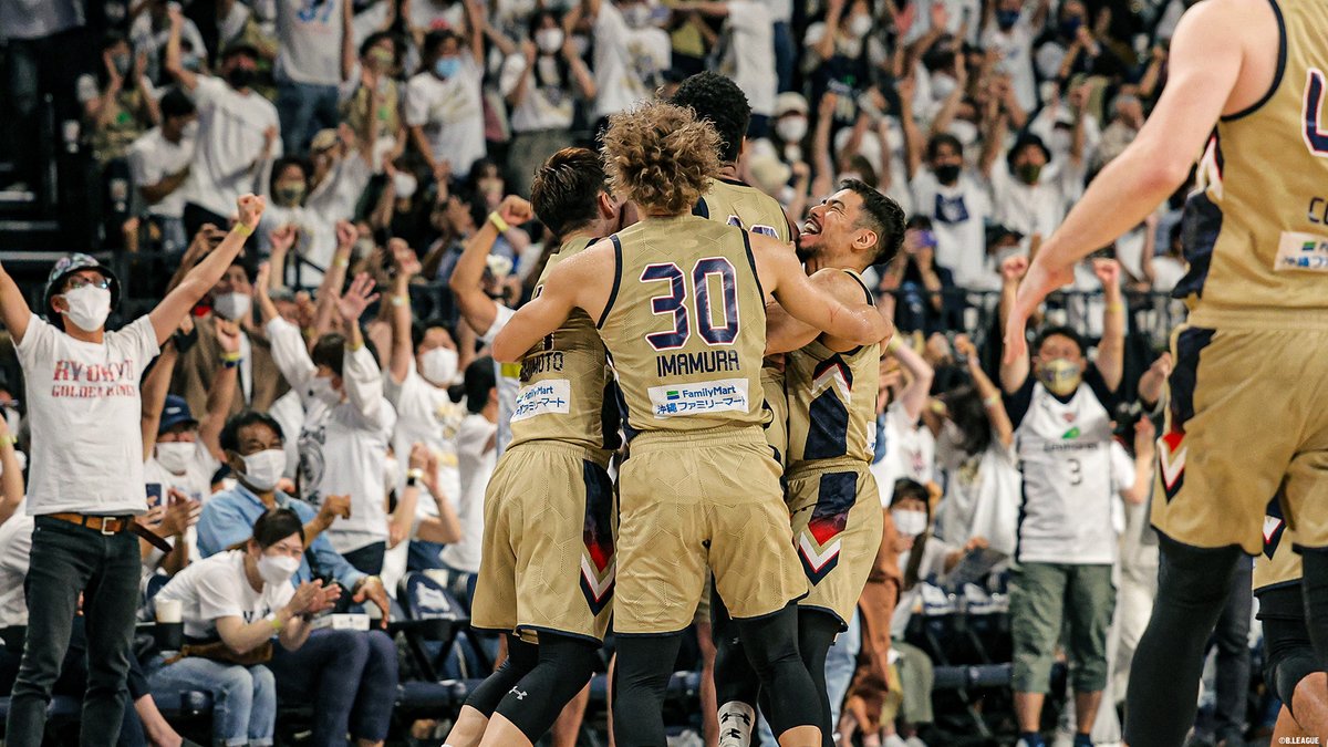 B_LEAGUE's tweet photo. ◀️PLAYBACK「B.LEAGUE CHAMPIONSHIP 2021-22」

選手たちの熱い想いがぶつかり合い、様々なドラマが生まれました。
日本生命 B.LEAGUE CHAMPIONSHIP 2022-23ではどんな景色が待っているのでしょうか。

#Bリーグ 
#日本生命Bリーグチャンピオンシップ https://t.co/dlRKM6H92D