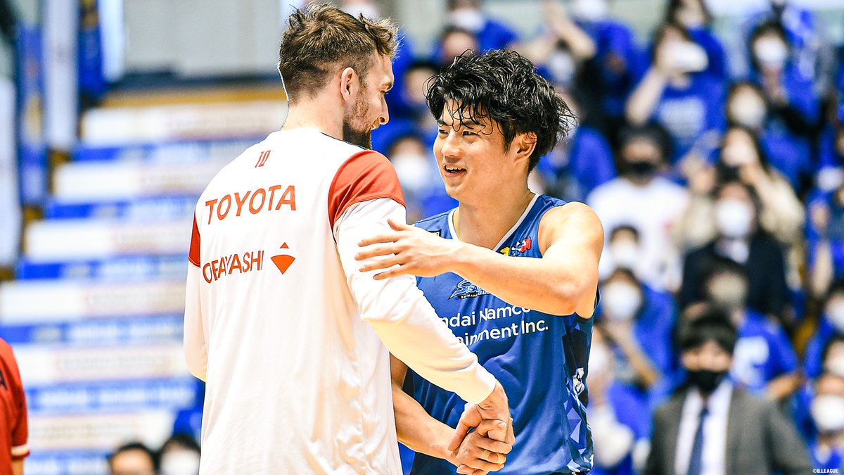 B_LEAGUE's tweet photo. ◀️PLAYBACK「B.LEAGUE CHAMPIONSHIP 2021-22」

選手たちの熱い想いがぶつかり合い、様々なドラマが生まれました。
日本生命 B.LEAGUE CHAMPIONSHIP 2022-23ではどんな景色が待っているのでしょうか。

#Bリーグ 
#日本生命Bリーグチャンピオンシップ https://t.co/dlRKM6H92D