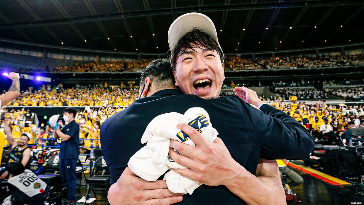 B_LEAGUE's tweet photo. ◀️PLAYBACK「B.LEAGUE CHAMPIONSHIP 2021-22」

選手たちの熱い想いがぶつかり合い、様々なドラマが生まれました。
日本生命 B.LEAGUE CHAMPIONSHIP 2022-23ではどんな景色が待っているのでしょうか。

#Bリーグ 
#日本生命Bリーグチャンピオンシップ https://t.co/dlRKM6H92D