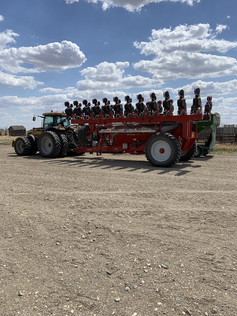 GregTrewin's tweet image. Hello ag Twitter , I m in a real pickle here and would appreciate any help I can get . Do to and injury and slow recovery I m in need of an experienced corn planter operator ASAP in sw mb . Please retweet and message for info .