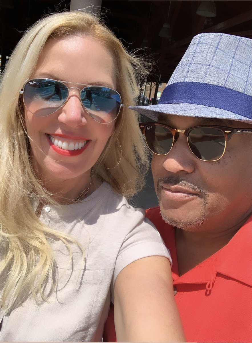 ImJoannaRadio's tweet image. What started as a real estate business meeting ended with a fun tour of #DETROIT with my buddy!!  @terryfosterdet 

#twojames #tommys #easternmarket #realtorlife #wearedobi #thevsgroup #imjoanna