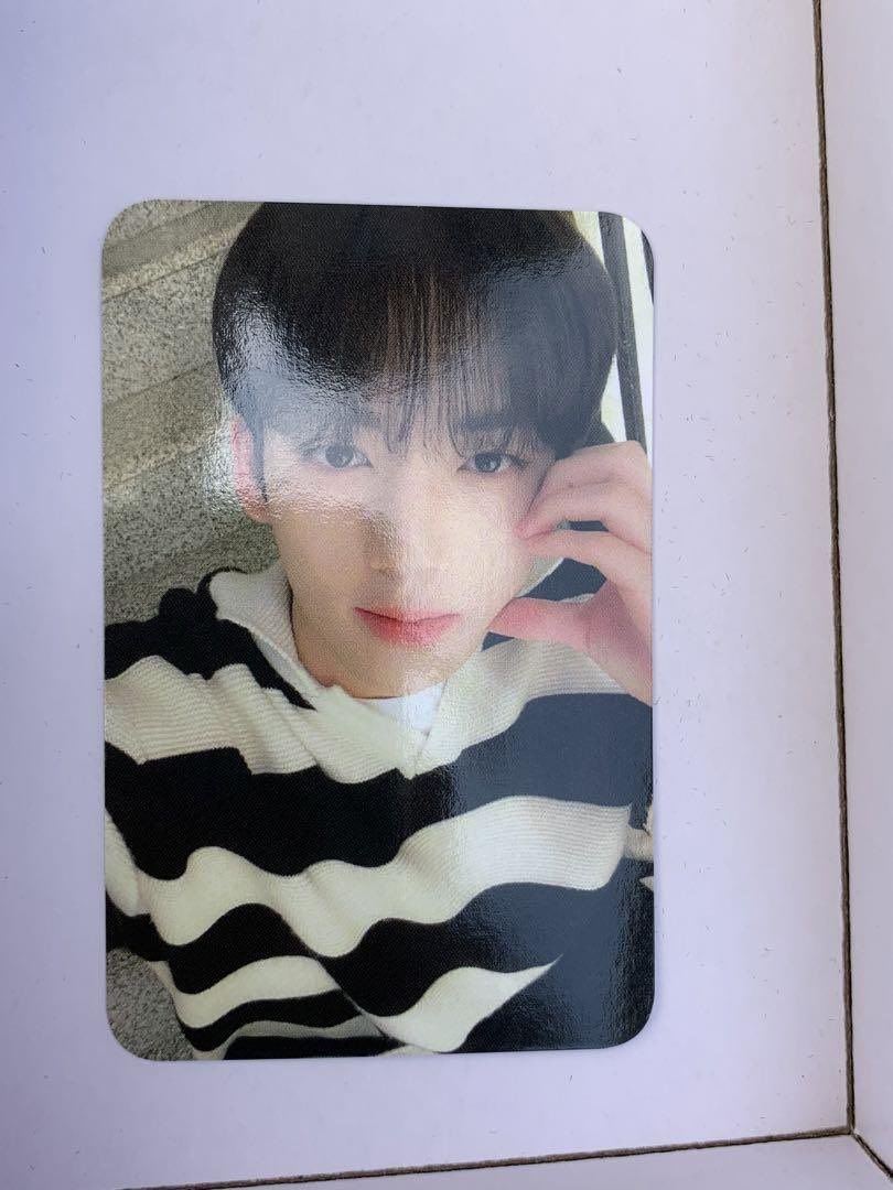zzhangboy's tweet photo. 제베원 케이콘 포카 실물이래여…미친 https://t.co/Z9on3sTePZ