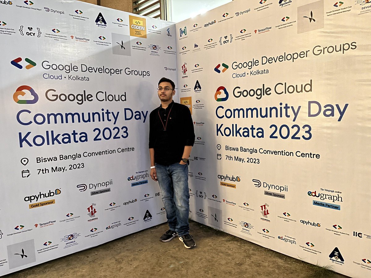 hrishavsb's tweet photo. I attended one of the largest tech conferences in India with 2700+ folks.I received cool swag from Google.

Google Cloud Community Days, Kolkata on 7/5/23

@gdgcloudkol
@_LearnInPublic_

#GCCDKol23 
#googlecloud 
#gdgcloudkol
#GCCDKol
#LearnInPublic https://t.co/R6WBln88nu