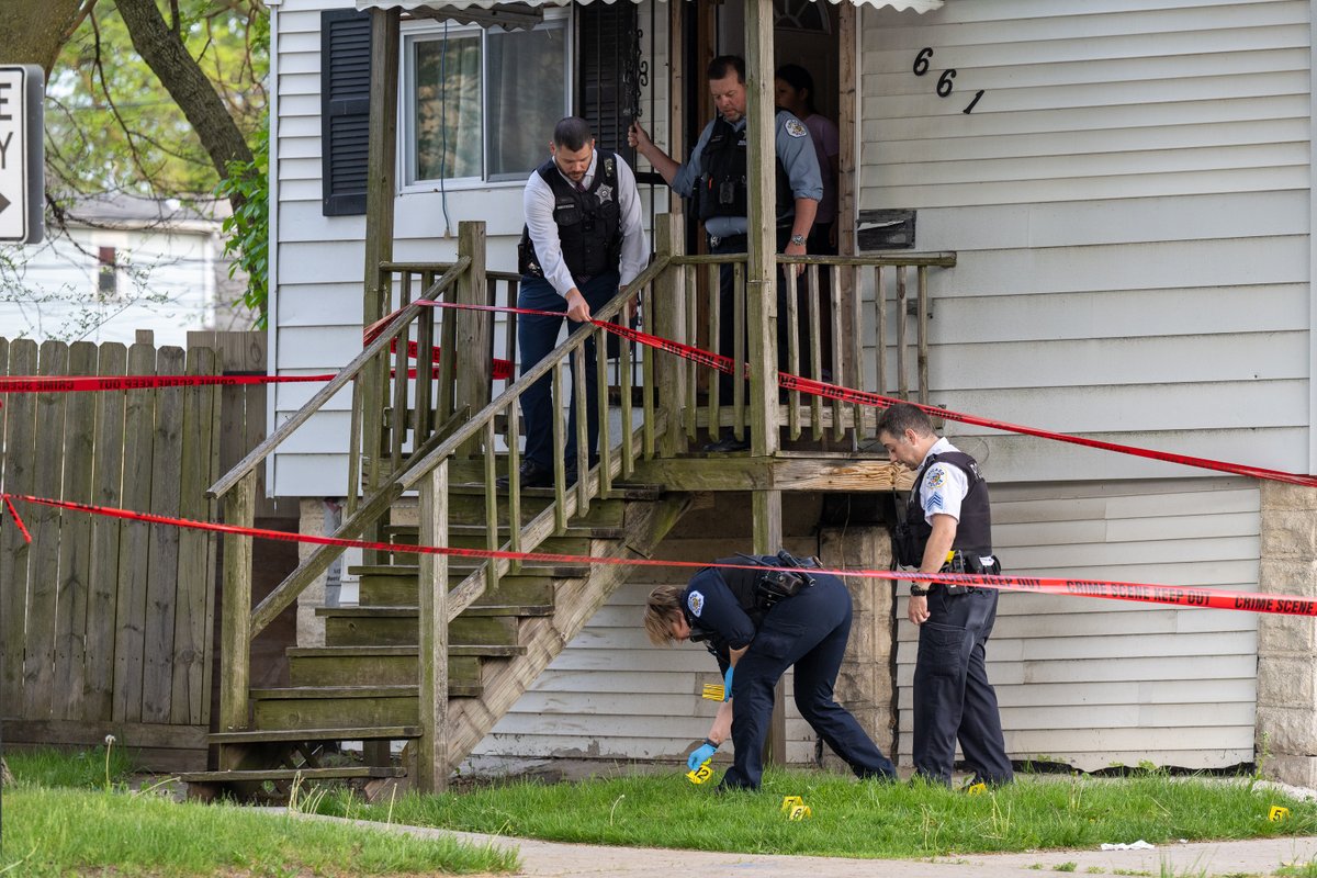 Tyler Pasciak LaRiviere on Twitter: quot PHOTOS: Chicago police work the Tyler Pasciak LaRiviere on Twitter: quot PHOTOS: Chicago police work the