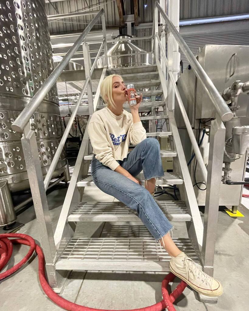 As of late 🥹🥂🍇🌙🦐🚙 instagr.am/p/CsH6F32pE1n/