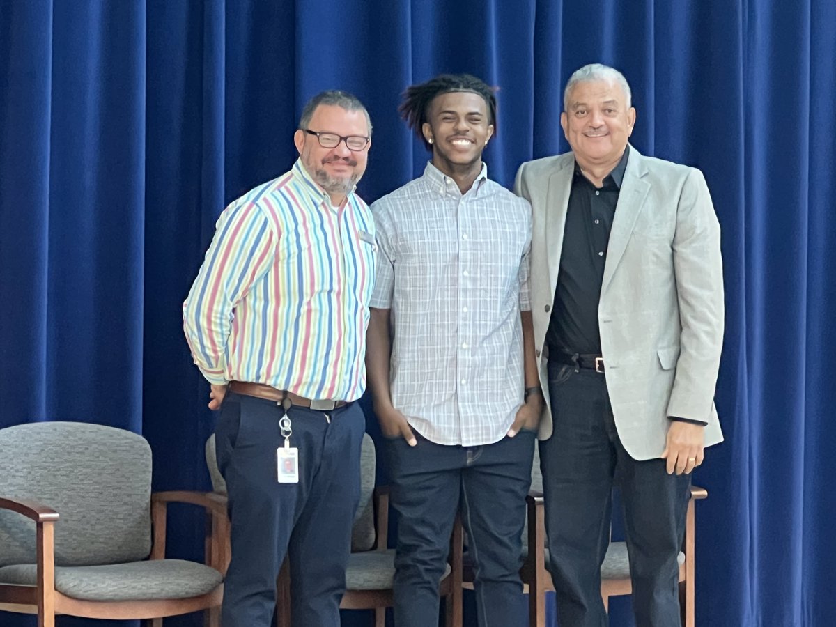 RodneyAPage's tweet photo. Celebrating 4 scholarship recipients from our Phoenix Rising Young Men’s Group of Success HS/RRISD. Worthy of investments in their future potential as they seized the initiative in pursuing various scholarship opportunities. 👏🏽🙌🏽 @tweetyberto @PRYMG_SHS 
#mentoring #lifecoaching https://t.co/WeadCd5Z8d