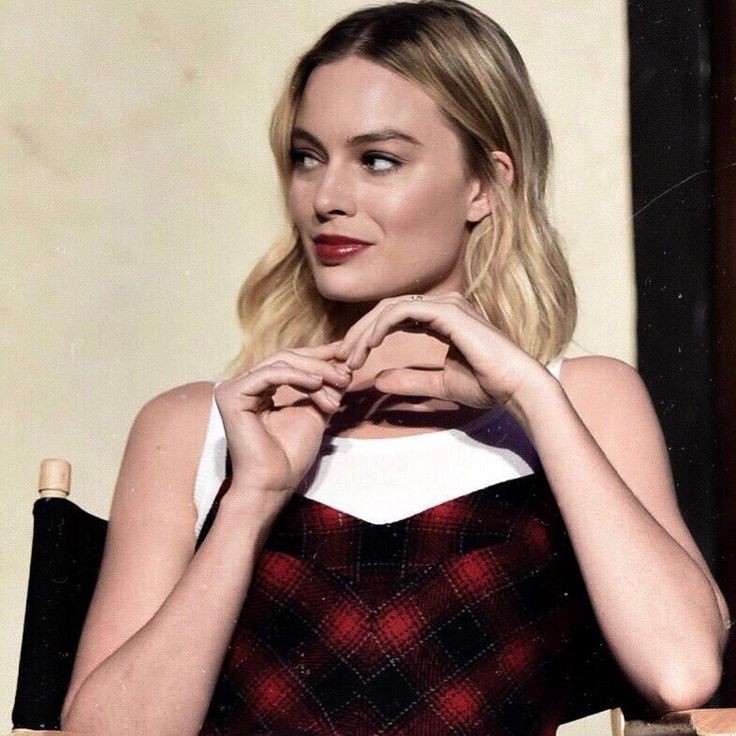 ᅟᅟᅟ⚠️ 𝔏𝐎𝐎𝐊𝐈𝐍𝐆 𝔉𝐎𝐑   ━━━

oie! estou a procura de plots de família, se alguém se interessar, curte aqui que eu chamo na dm, e quem puder, retweeta pra me ajudar pra favor?
( o seu personagem pode ter qualquer idade. )